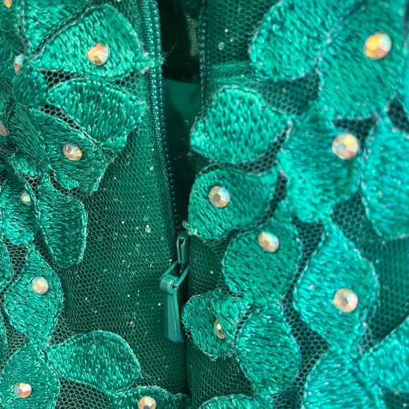 NWT A-Line V-Neck Spaghetti Strap Sweep Train Tulle Hunter Green Prom Dress Sz 2 - Picture 7 of 9